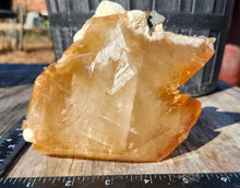 Load image into Gallery viewer, Calcite