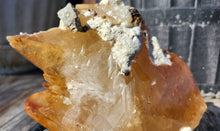 Load image into Gallery viewer, Calcite